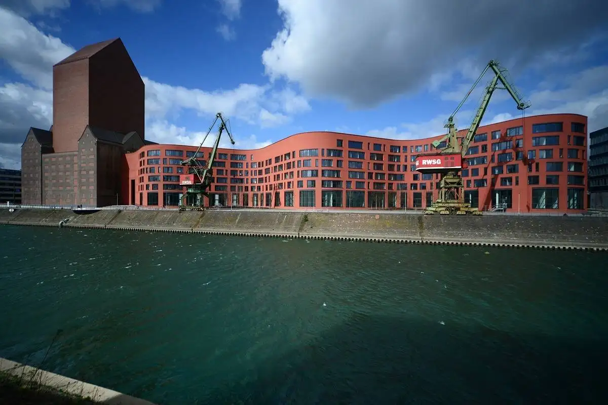 تصاویر؛ برج 23 طبقه بدون پنجره؛ راز بزرگ ماجرا چیست؟