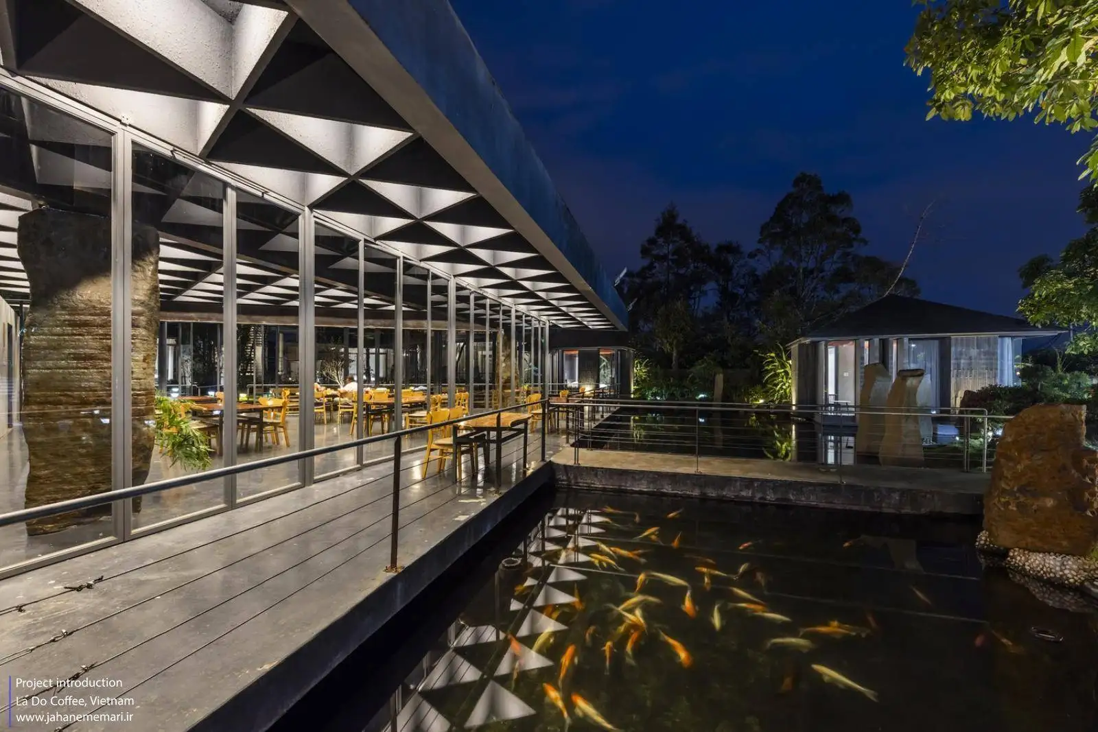 تصاویر؛ کافه «لا دو»؛ این معماری با ماهی های زنده اش شهرت دارد! 