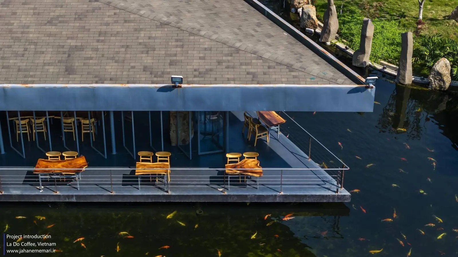 تصاویر؛ کافه «لا دو»؛ این معماری با ماهی های زنده اش شهرت دارد! 