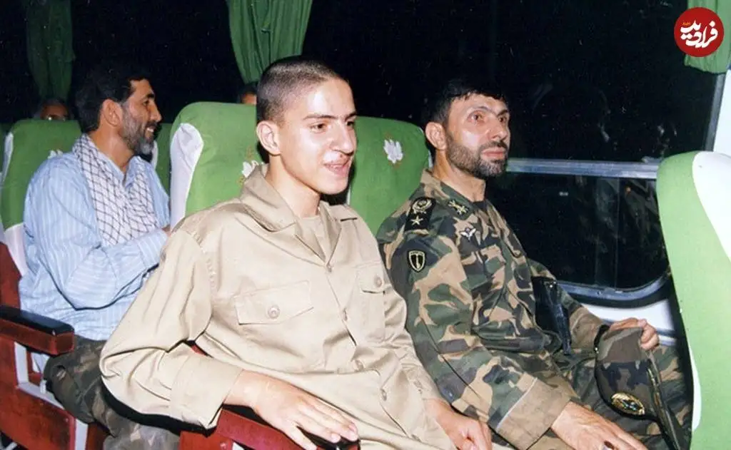 عکس؛ سفر در زمان؛ «صیاد شیرازی و فرزندش مهدی در سفر به مناطق جنگی»؛ دهه 70
