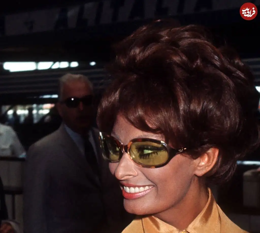 عکس؛ سفر در زمان؛ «سوفیا لورن» در 35 سالگی در فرودگاه رم؛ سال 1348