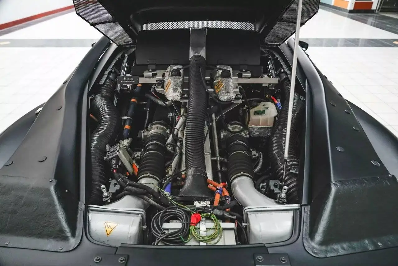 تصاویر؛ از پیست تا حراجی؛ فروش نمونه اولیه لافراری با قیمت میلیون دلاری