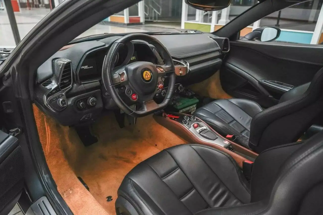 تصاویر؛ از پیست تا حراجی؛ فروش نمونه اولیه لافراری با قیمت میلیون دلاری