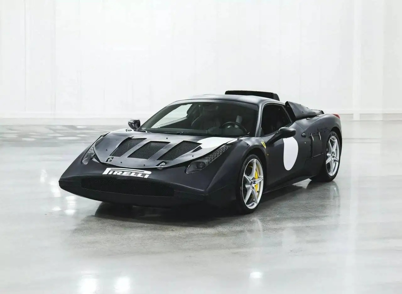 تصاویر؛ از پیست تا حراجی؛ فروش نمونه اولیه لافراری با قیمت میلیون دلاری