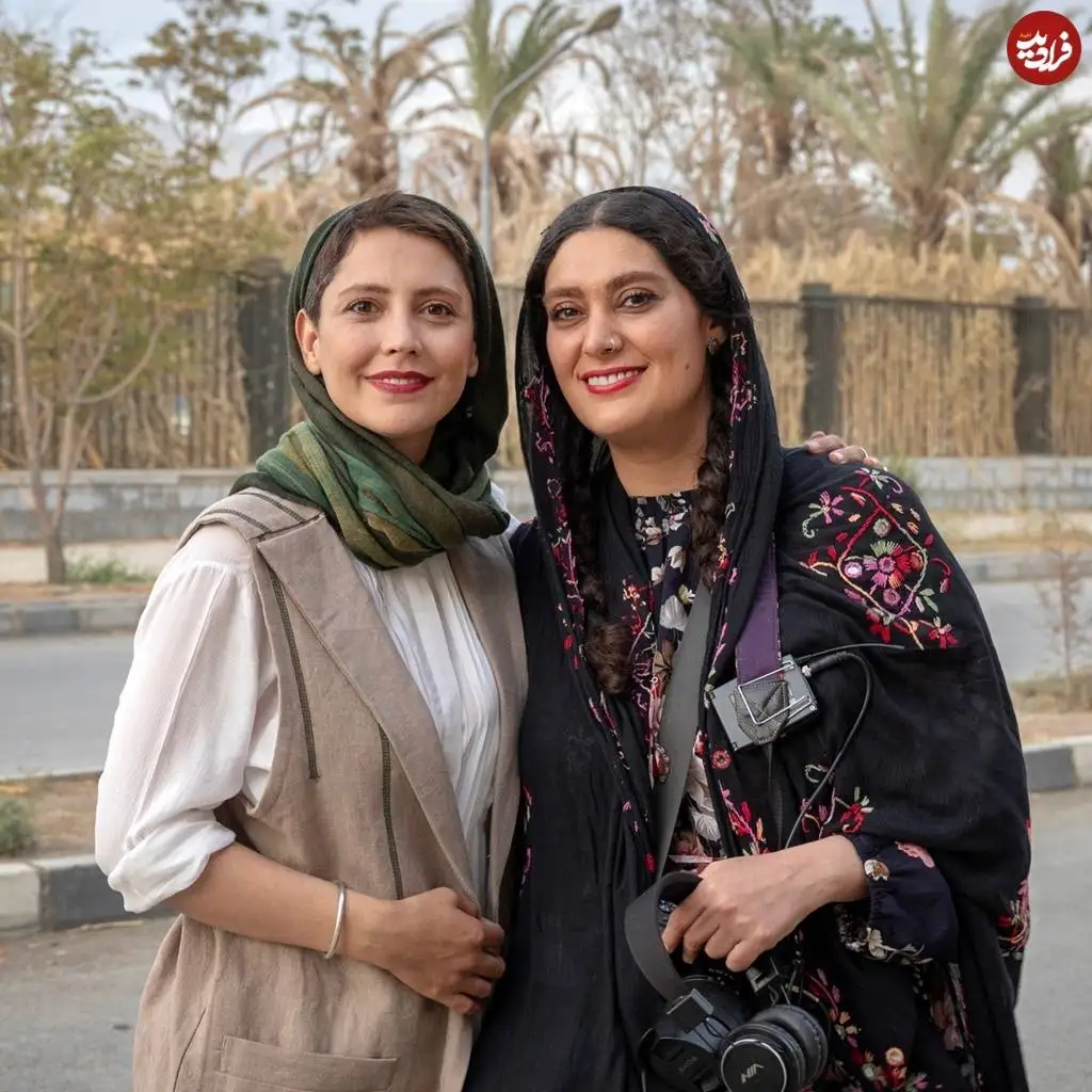 عکس؛ سفر در زمان؛ «آنیه و طوبی هامون» در پشت صحنه سریال طوبی؛ سال 1403
