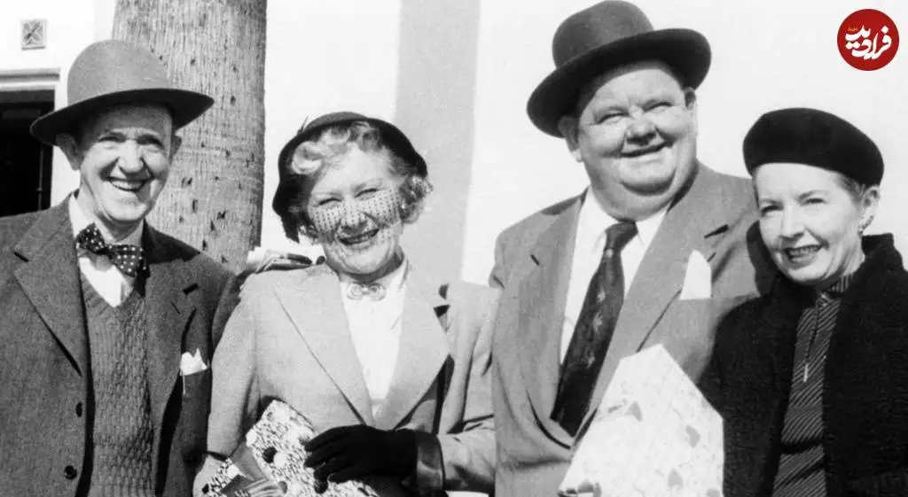 عکس؛ سفر در زمان؛ «لورل و هاردی» در پیری و در کنار همسران شان در یک سفر تفریحی؛ سال 1330