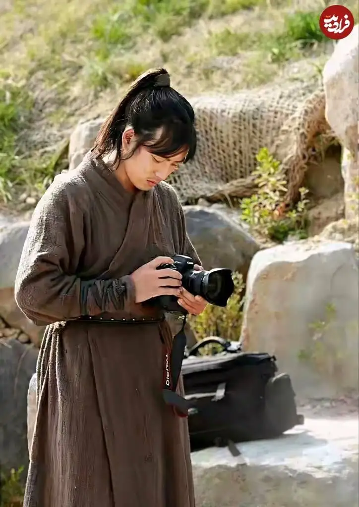 عکس؛ سفر در زمان؛ «بازیگر نقش جومونگ» در پشت صحنه سریال؛ سال 1385