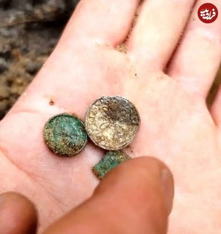 جستجوگرانی که به دنبال «موشک» می گشتند، دو «کوزۀ گنج» پیدا کردند