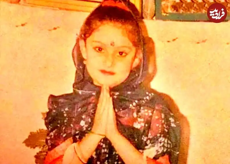 عکس؛ سفر به تاریخ؛ چهرۀ «آنیه کمیل» (سریال طوبی) در 8 سالگی با لباس هندی