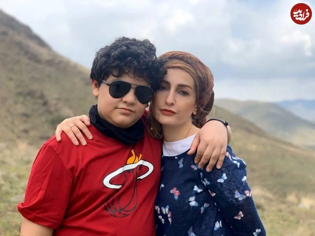 عکس؛ سفر در زمان؛ «خانم شیرزاد» سریال ساختمان پزشکان در کنار پسرش؛ سال 99
