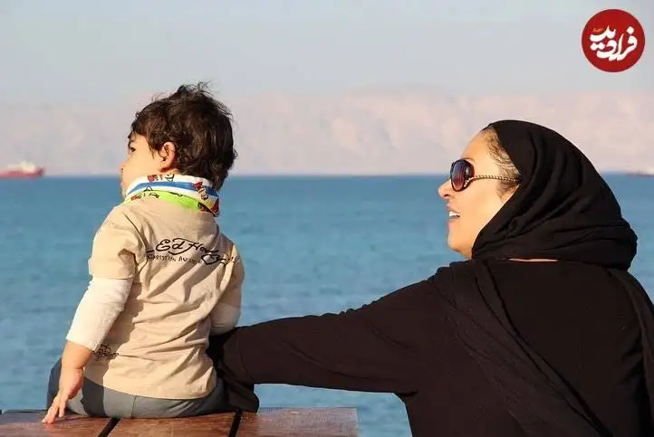 عکس؛ سفر در زمان؛ «ریحانه» سریال ریحانه در کنار پسرش در 45 سالگی؛ سال 99