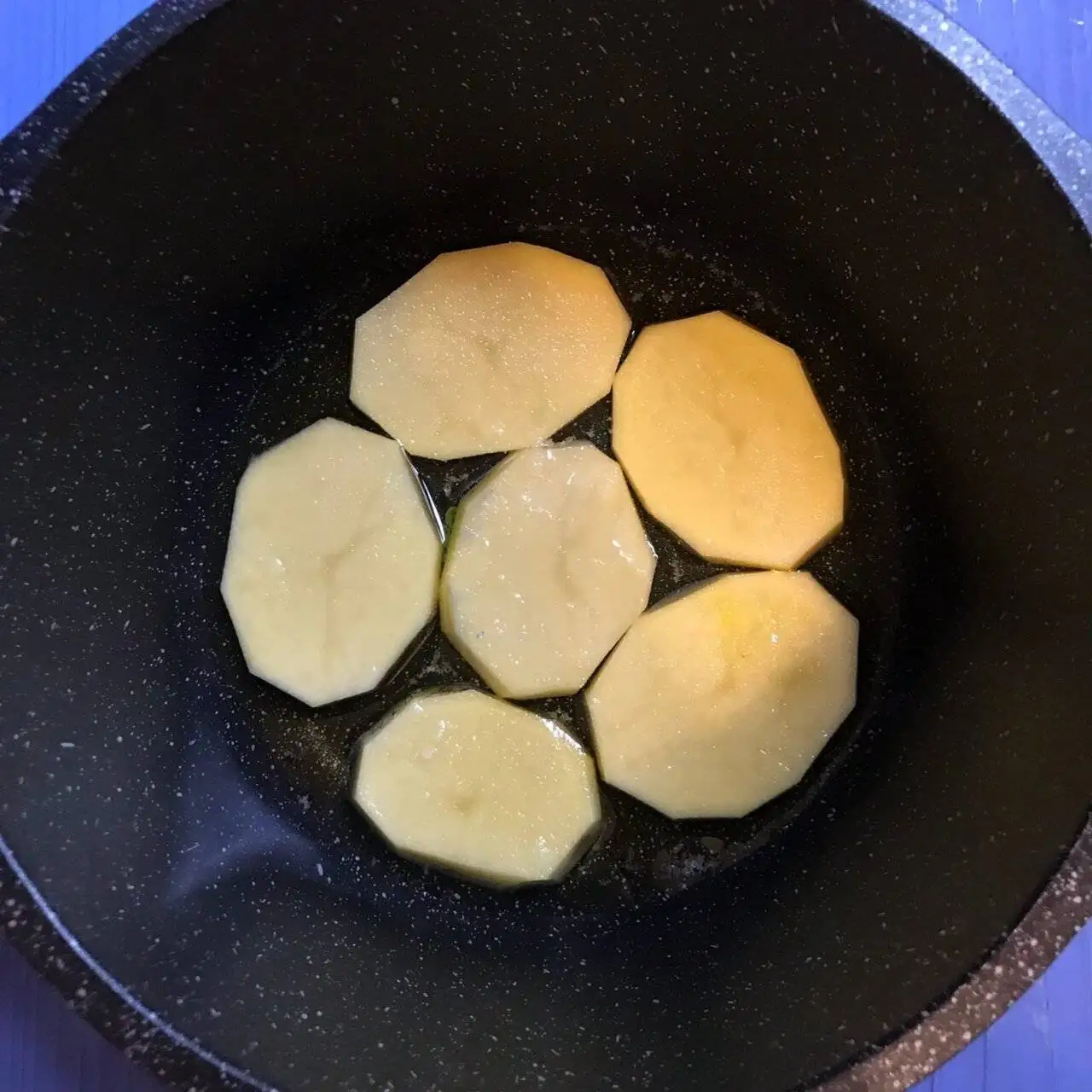 طرز تهیه ته دیگ سیب زمینی و دلایل نرم شدن آن