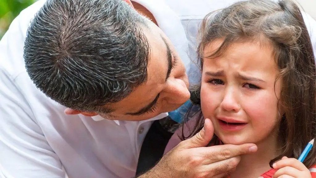 هر چیزی که باید در مورد اختلال اضطراب جدایی (sad) کودکان بدانید