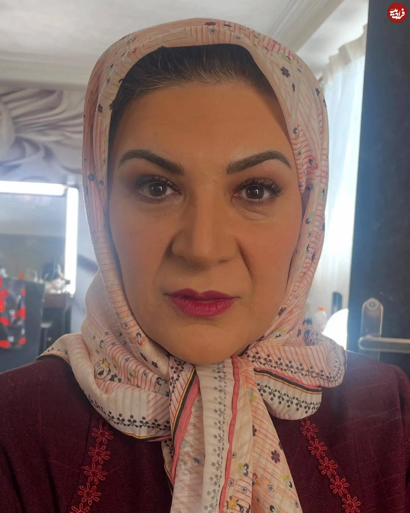 عکس؛ سفر در زمان؛ «هما سعادت» در اتاق گریم سریال پایتخت 7؛ سال 1403
