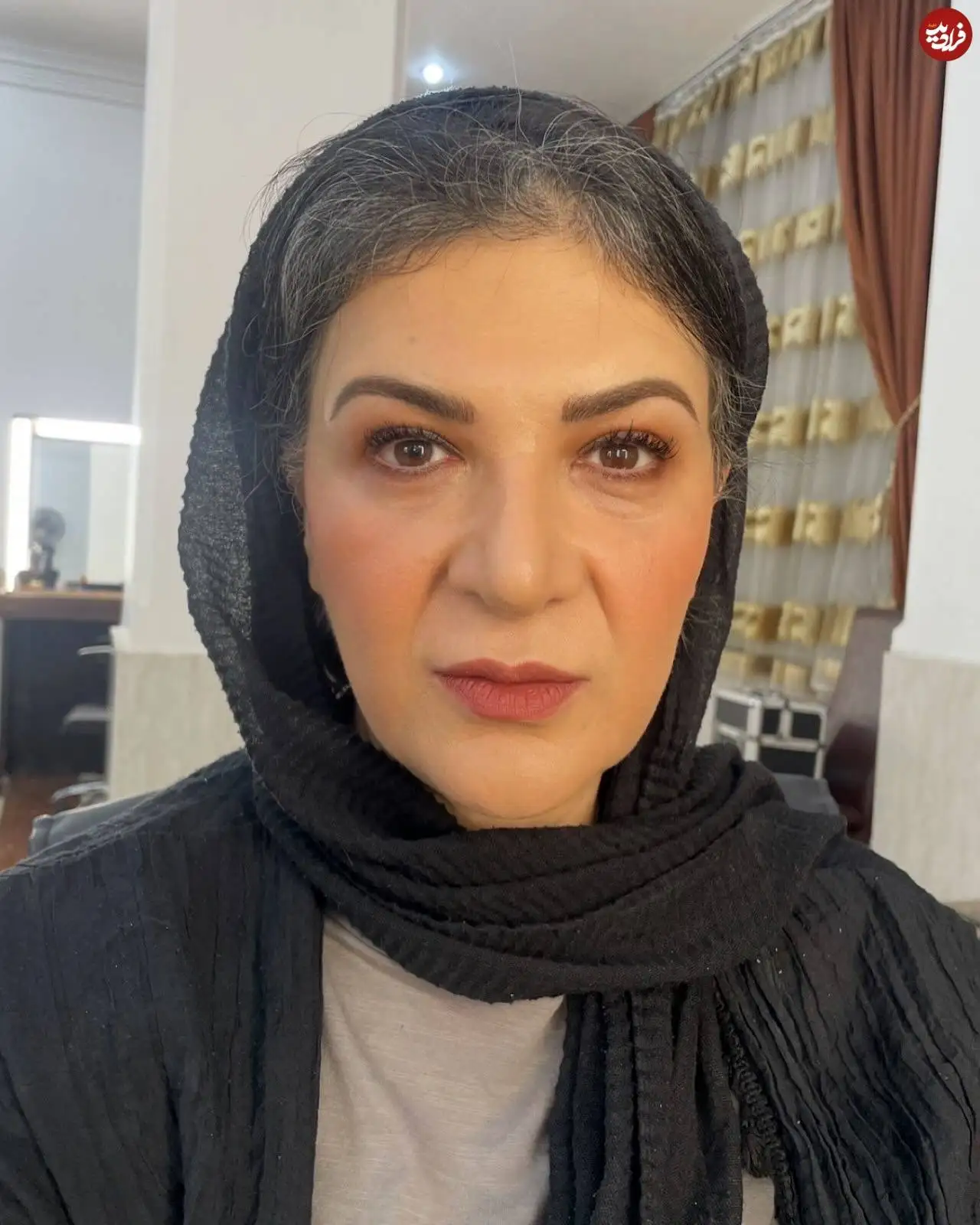 عکس؛ سفر در زمان؛ «هما سعادت» در اتاق گریم سریال پایتخت 7؛ سال 1403