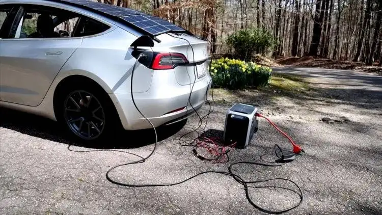 عکس؛ خداحافظی با هزینه بنزین و شارژ خودرو؛ ایده  عجیبی که نگاه ها را خیره کرد