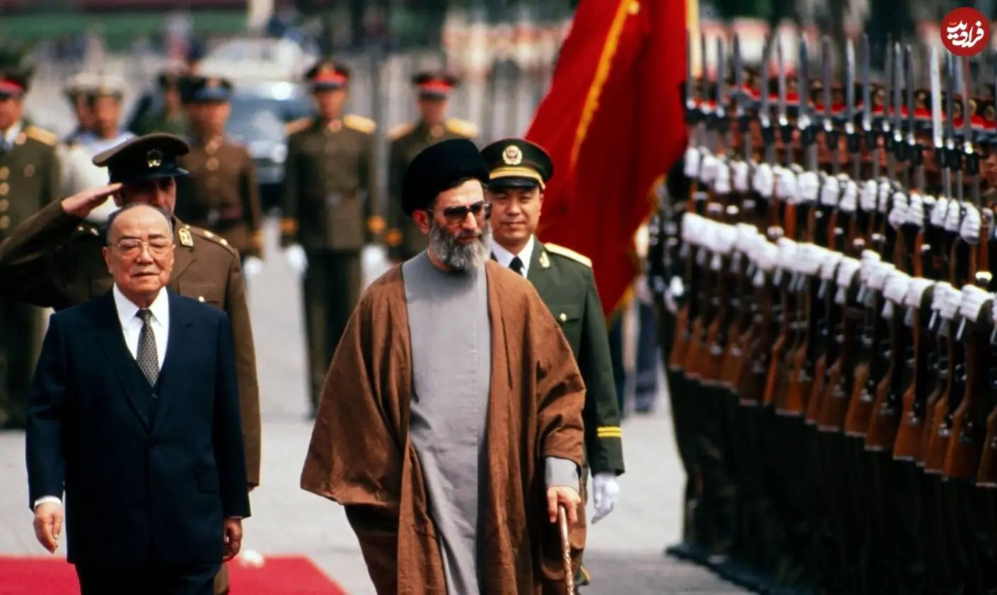 عکس؛ سفر در زمان؛ استقبال رئیس جمهور چین از رهبر انقلاب در پکن؛ سال 1368