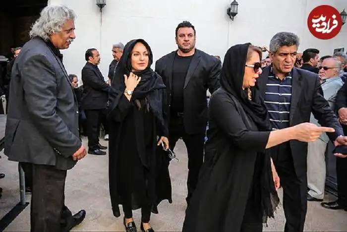 عکس؛ سفر در زمان؛ «پریناز ایزدیار و مهناز افشار» در مراسم تشییع ناصر ملک مطیعی؛ سال 1397