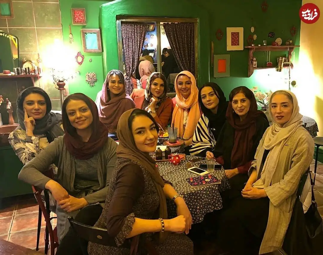 عکس؛ سفر در زمان؛ دورهمی «لیندا کیانی، هانیه توسلی و دوستان» در یک کافه؛ سال 97