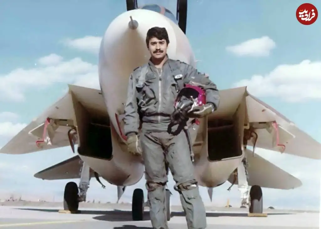 عکس؛ سفر در زمان؛ «سرتیپ جلیل زندی» خلبان مشهور f-14 در کنار جنگنده اش؛ دهه 50