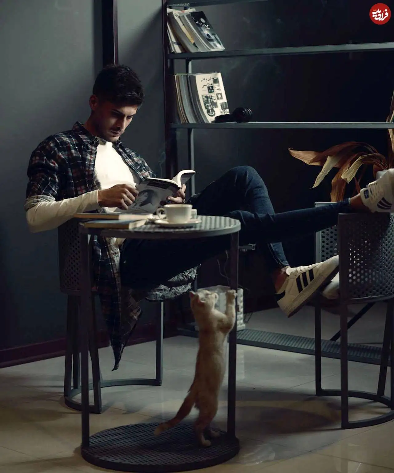 عکس؛ سفر در زمان؛ «مصطفی پسر فخرالدین» در سریال طوبی در سال 1399