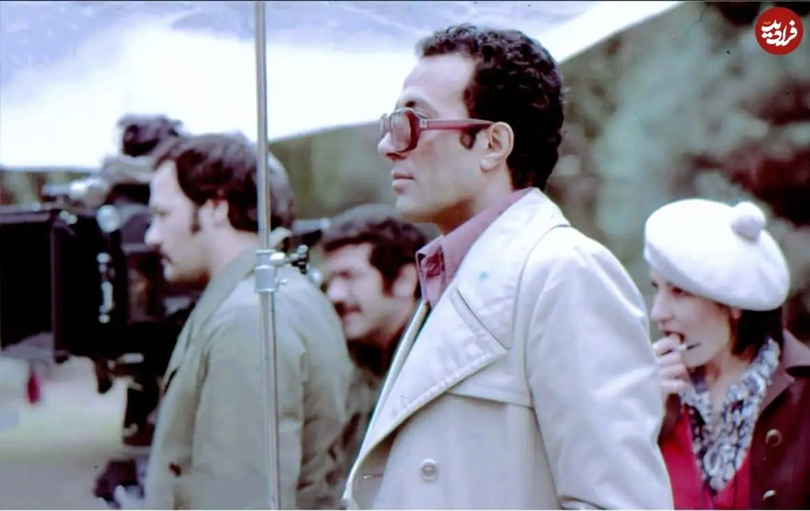 عکس؛ سفر در زمان؛ «عباس کیارستمی» در پشت صحنه فیلم گزارش؛ سال 1355