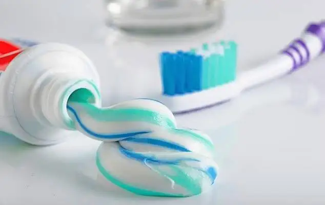 اختراع عجیب دندانپزشکان؛ ساخت «خمیردندان با موی انسان»!