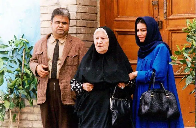 شمع ها را فوت کن اکبر آقا؛ ما با گذشته ات روزها گذراندیم