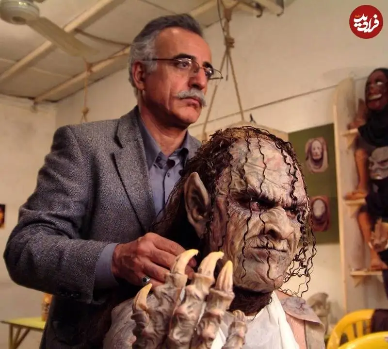 عکس؛ سفر به تاریخ؛ «جن» (سریال مختارنامه) در اتاق گریم در کنار «عبدالله اسکندری»