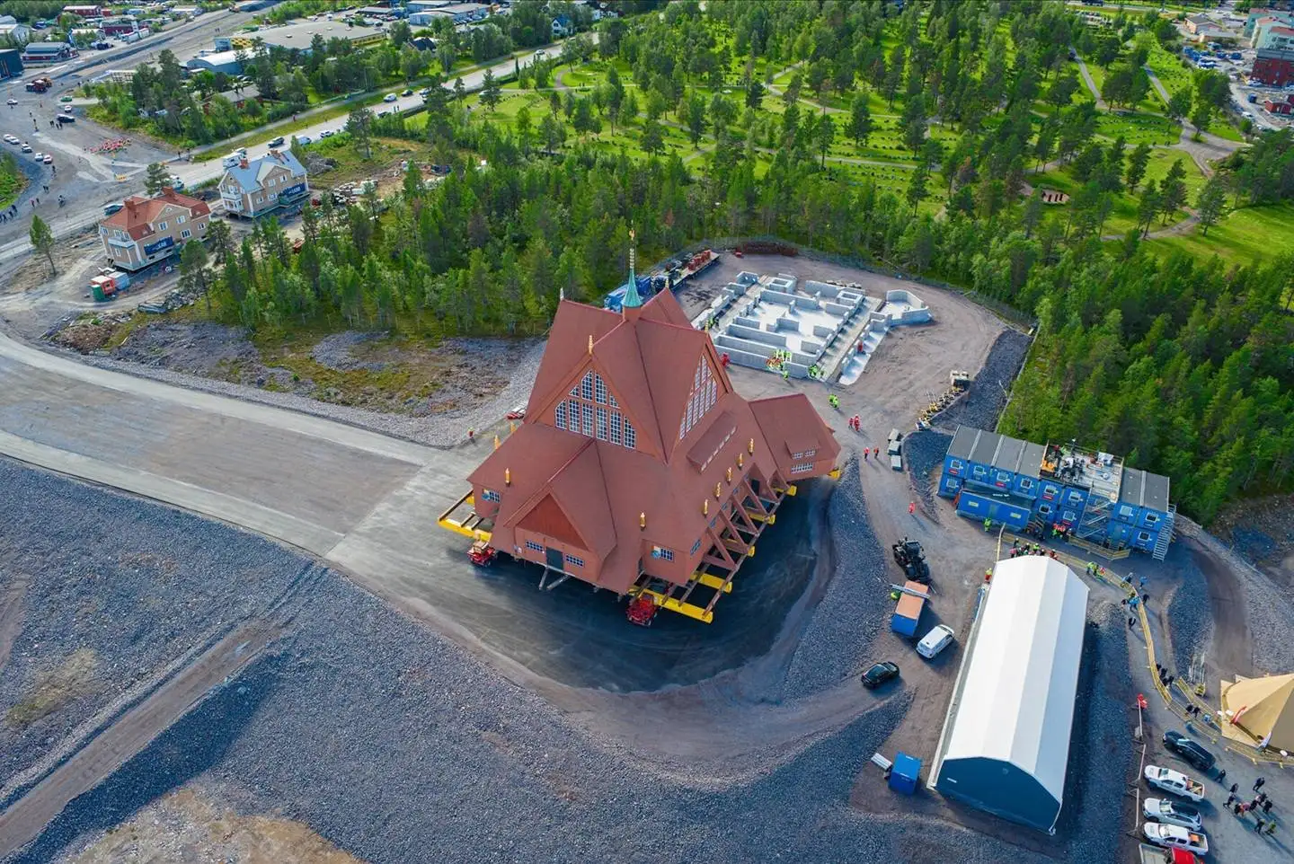 تصاویر؛ راهپیمایی 5 کیلومتری یک «کلیسا»