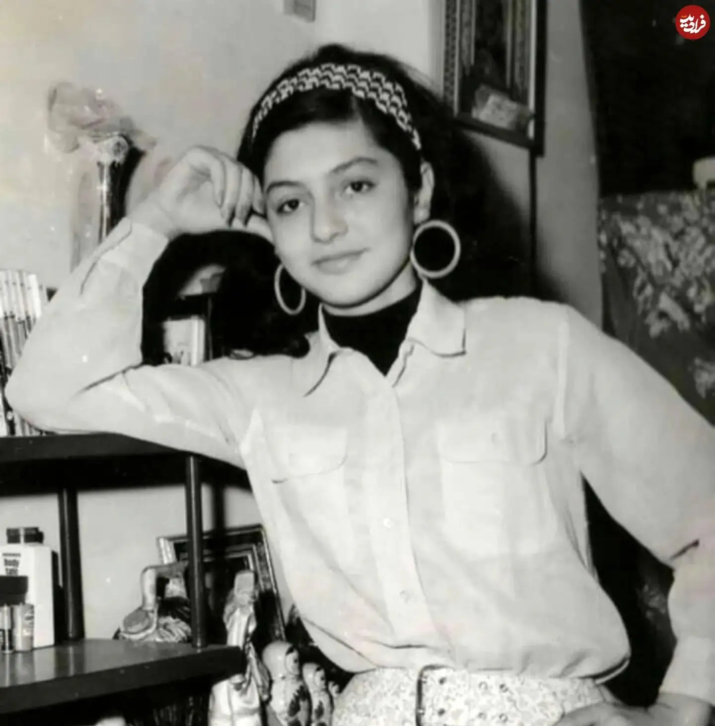 عکس| سفر در زمان: «گوگوش» در دوران نوجوانی و در خانه پدری؛ دهه 30