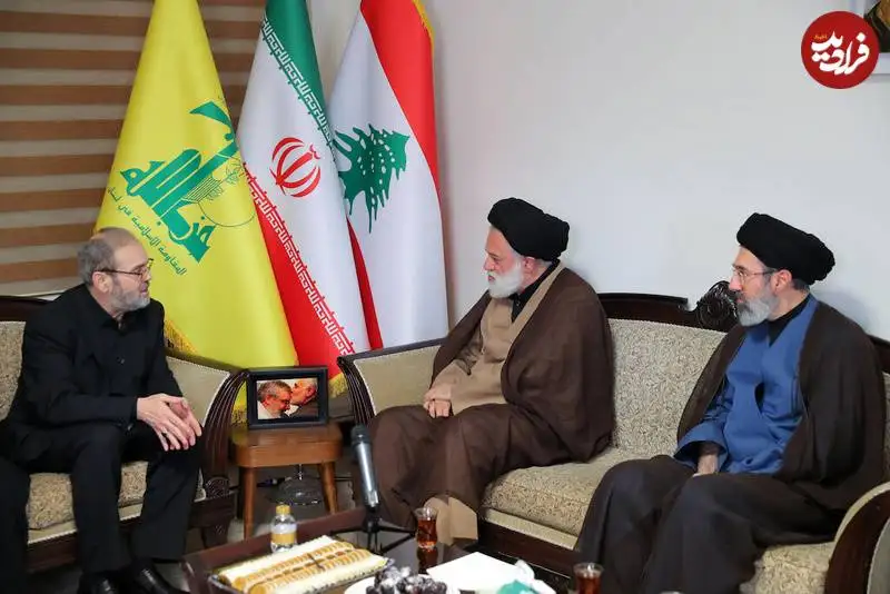 عکس؛ سفر به تاریخ؛ «سید مجتبی خامنه ای» و برادرش «سید مصطفی» در دفتر حزب الله لبنان