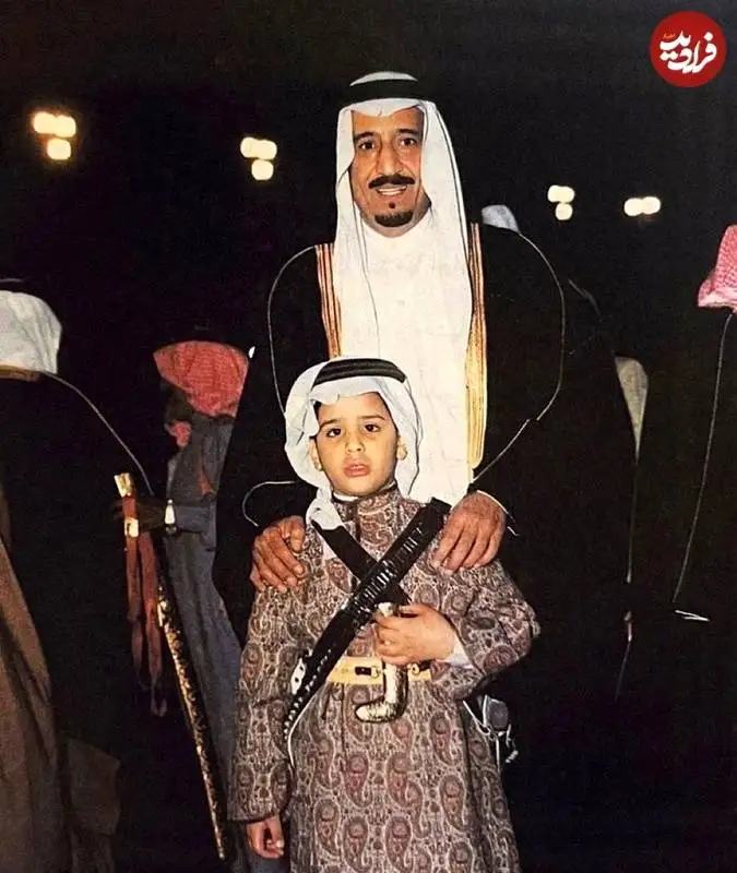 عکس| سفر به تاریخ؛ «محمد بن سلمان» در 8 سالگی در کنار پدرش «ملک سلمان»