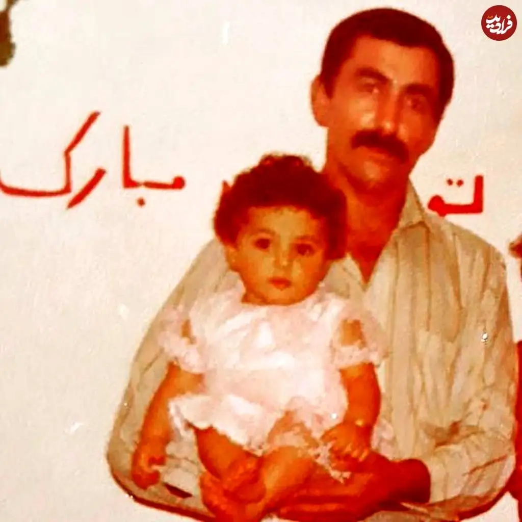 عکس| سفر در زمان؛ «المیرا شریفی مقدم» مجری تلویزیون در کودکی و در آغوش پدرش؛ دهه 60