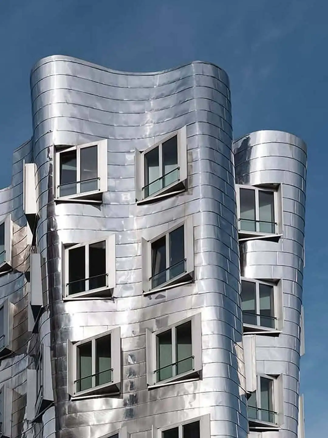 تصاویر؛ یک ساختمان نامتعارف در دوسلدورف آلمان