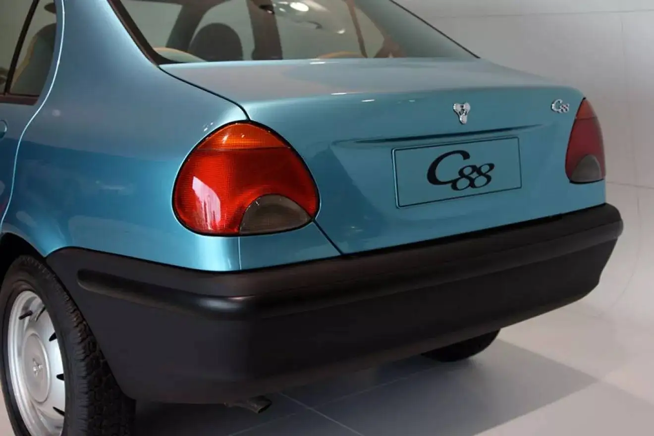 تصاویر؛ زشت ترین پورشه تاریخ؛ حتی هندی ها این خودرو را پس دادند! 