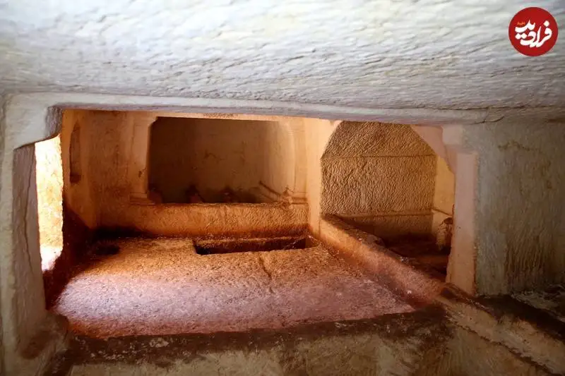 تندیس خدای کوتولۀ مصر باستان در زیر «پلّکان ابدیت» پیدا شد