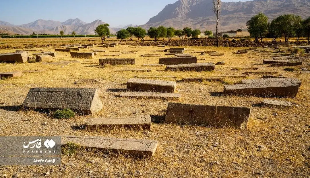تصاویر؛ سنگ قبرهای خاص قبرستان ارامنه سیرَک را ببینید