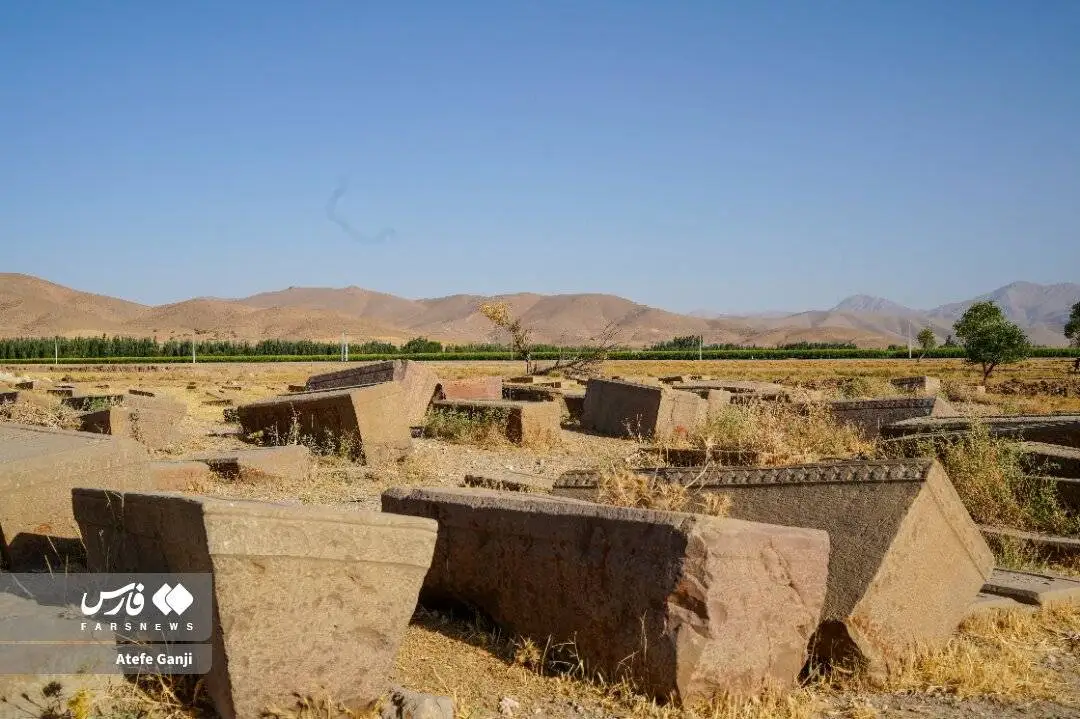 تصاویر؛ سنگ قبرهای خاص قبرستان ارامنه سیرَک را ببینید