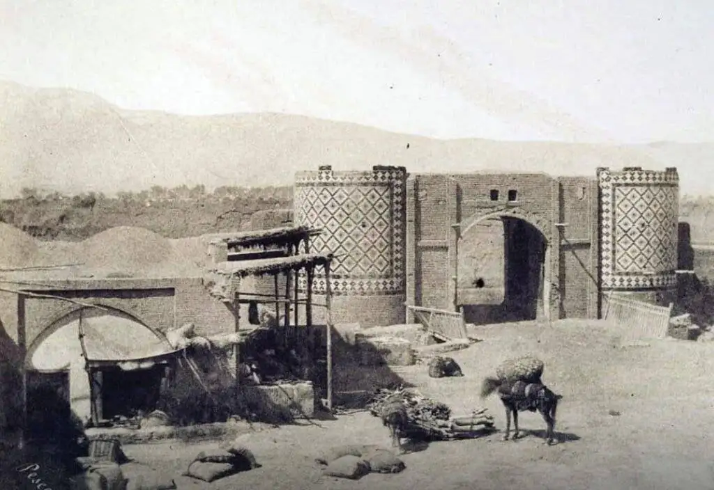 سفر به تهران قدیم؛ یکی از نخستین عکس ها از تهران، اوایل سلطنت ناصرالدین شاه