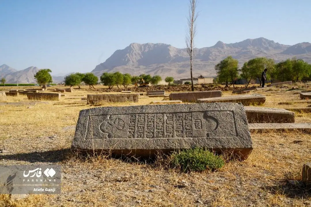 تصاویر؛ سنگ قبرهای خاص قبرستان ارامنه سیرَک را ببینید