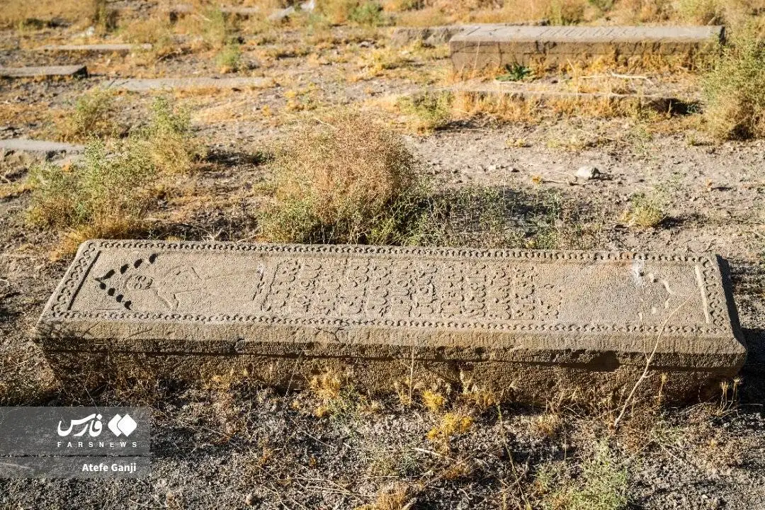 تصاویر؛ سنگ قبرهای خاص قبرستان ارامنه سیرَک را ببینید