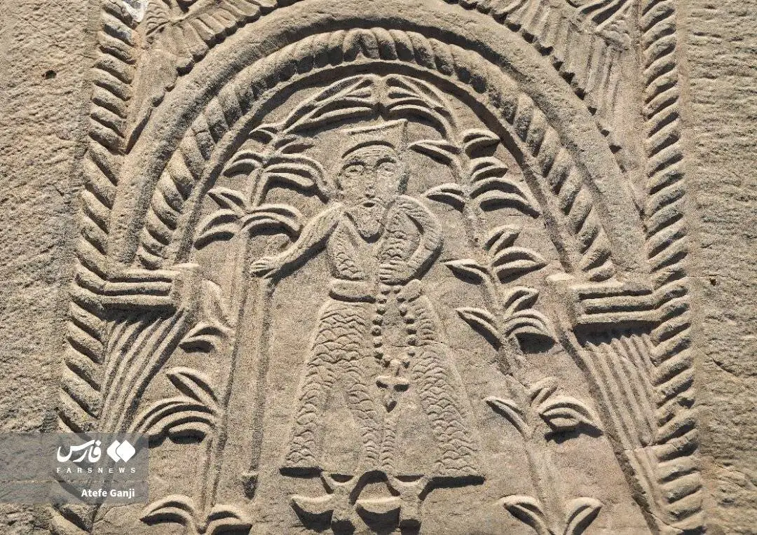 تصاویر؛ سنگ قبرهای خاص قبرستان ارامنه سیرَک را ببینید