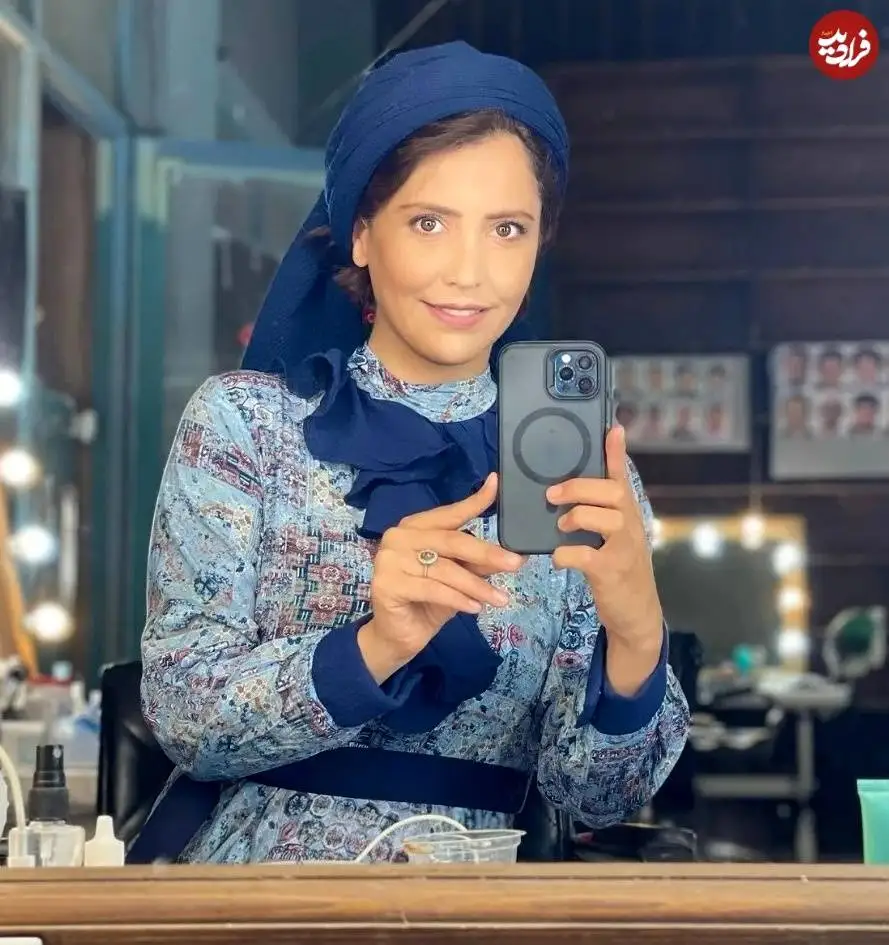 عکس؛ سفر در زمان؛ «بازیگر نقش طوبی» در اتاق گریم سریال طوبی؛ سال 1403