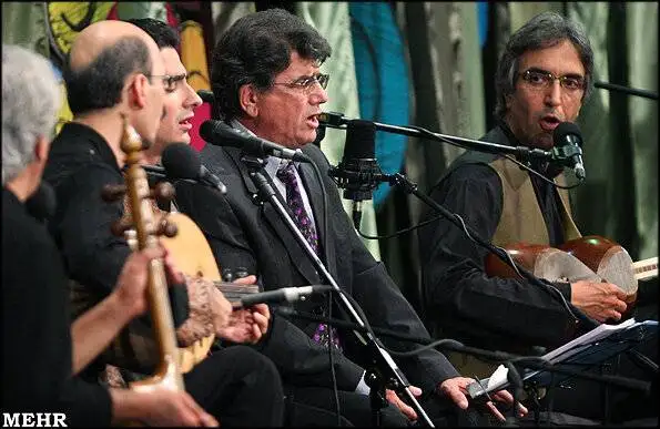 عکس؛ کنسرت همایون در شبی پدرش خشمگین شد؛ سنگ اندازی برای این اجرا از 17 سال قبل آغاز شد!