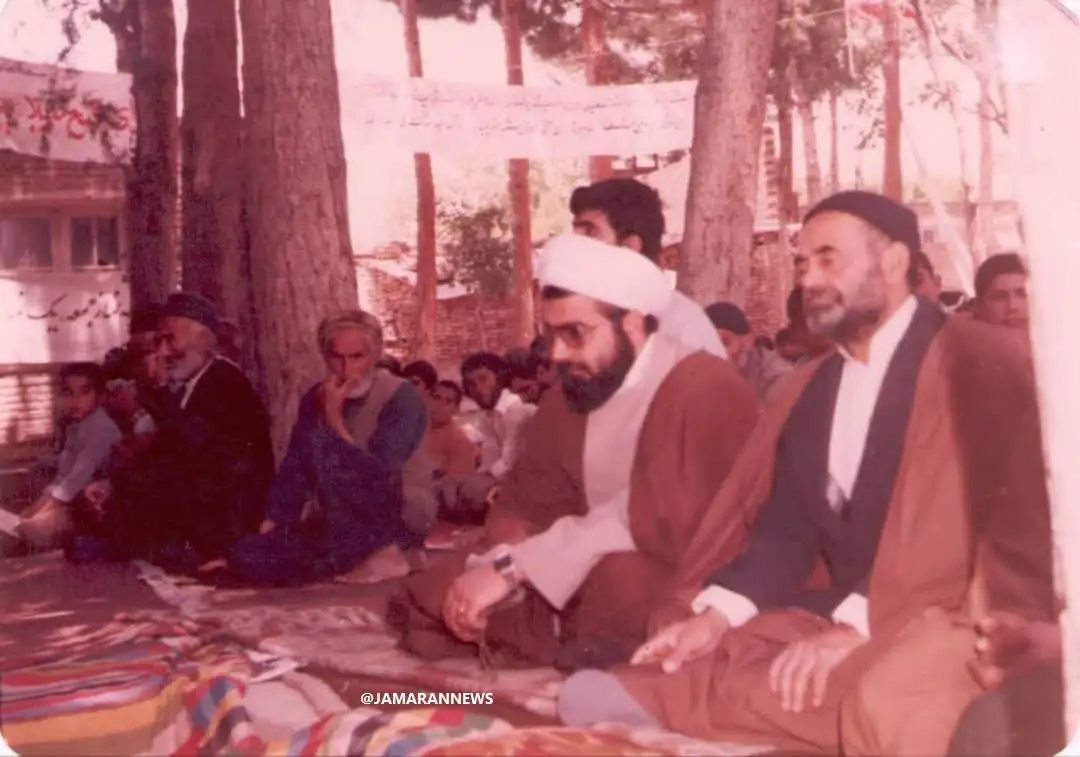 عکس؛ سفر در زمان؛ تصویری دیده نشده از حسن روحانی در نمازجمعه سال 1360