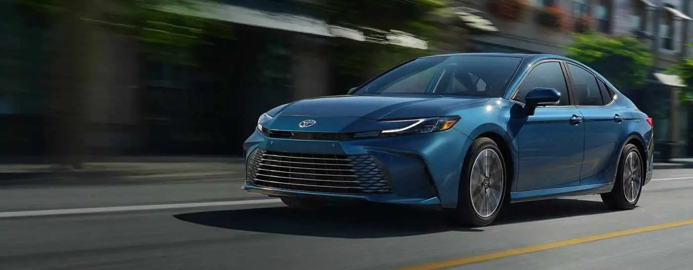 چرا تویوتا کمری پس از چهار دهه هنوز بهترین انتخاب است؟