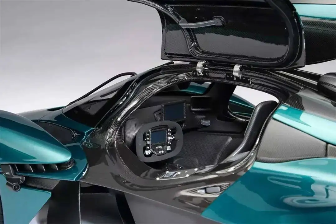 تصاویر؛ معرفی ماکت آستون مارتین والکری ساخت آمالگام، گران تر از یک خودروی واقعی!