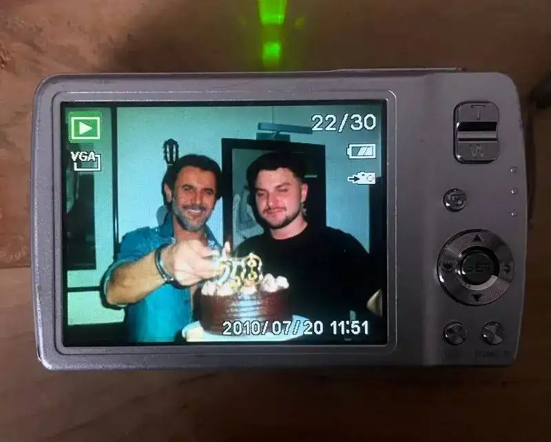 عکس؛ قاب خانوادگی از تولد 28 سالگی پسر امین حیایی