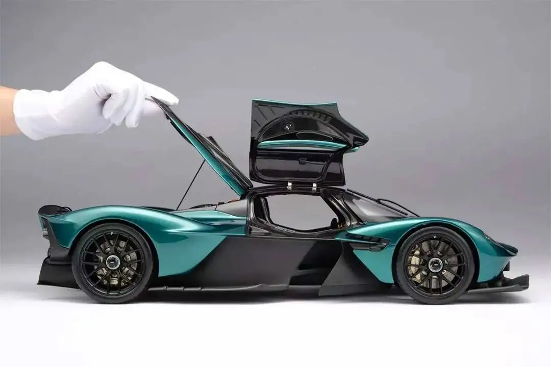 تصاویر؛ معرفی ماکت آستون مارتین والکری ساخت آمالگام، گران تر از یک خودروی واقعی!